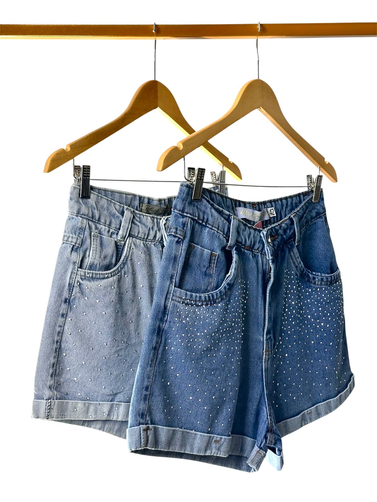 Short jeans com brilhantes